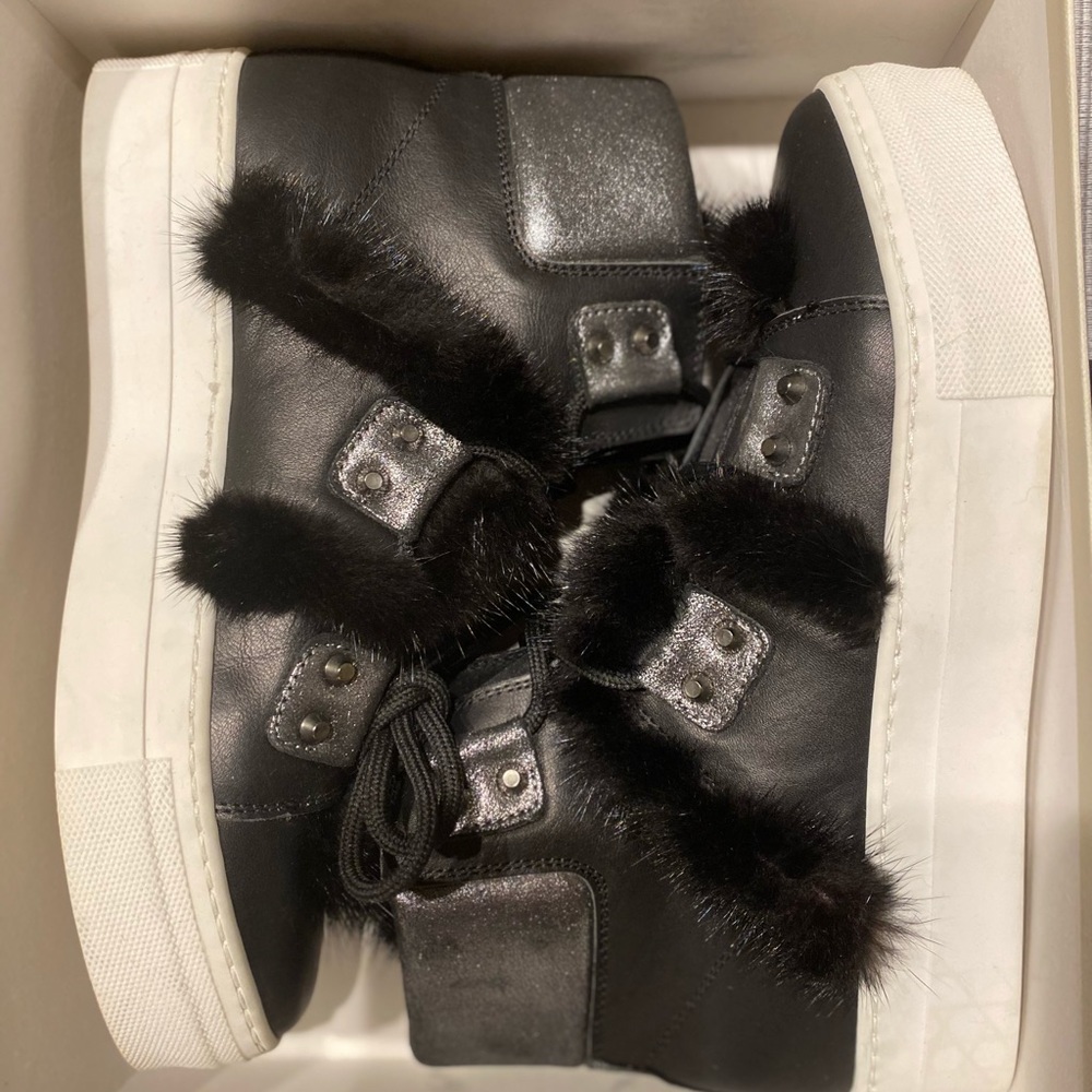 Meline Black High-Top Sneakers